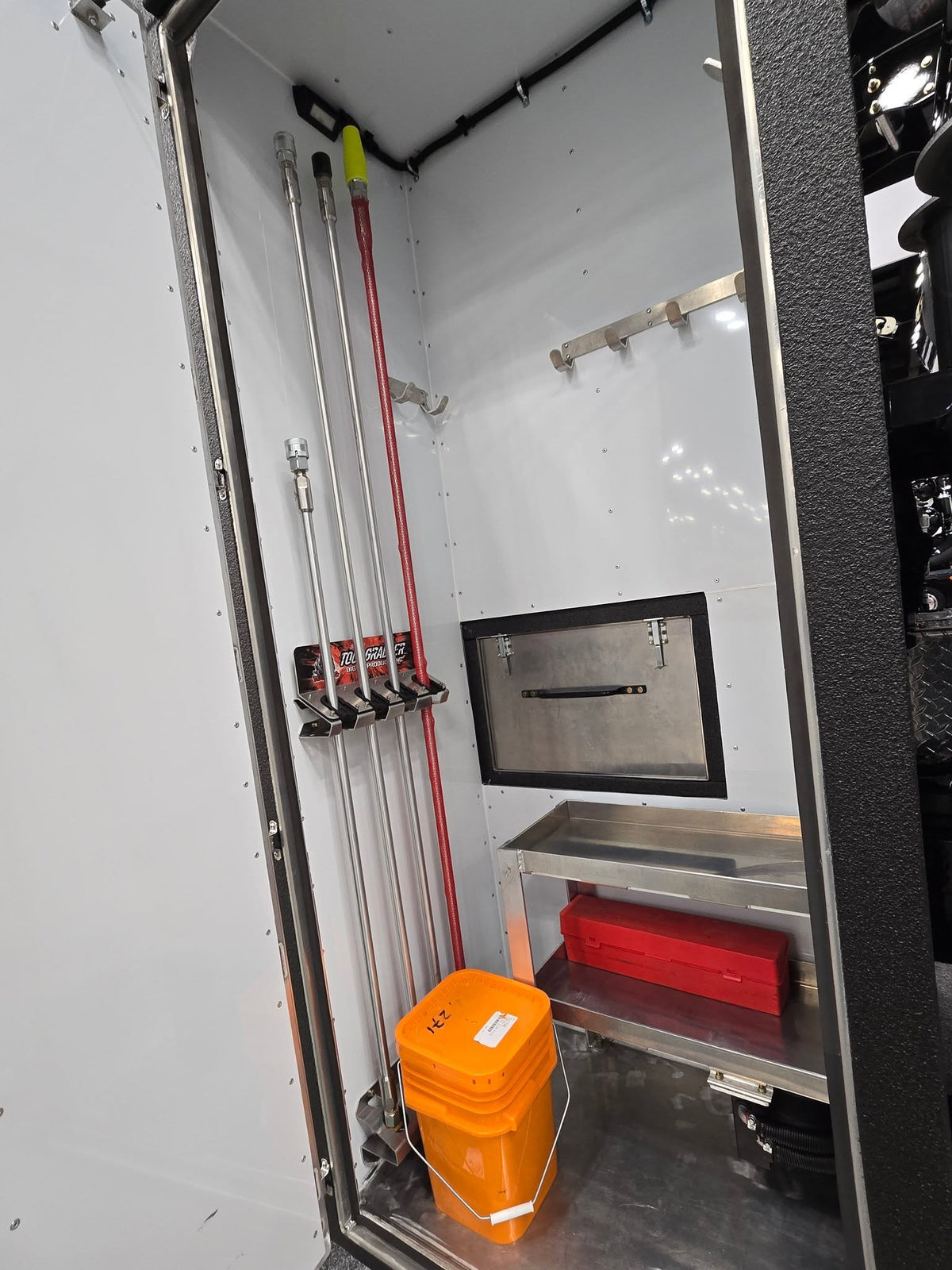 Dig Pig Tool Grabber Lance & Wand Storage Rack